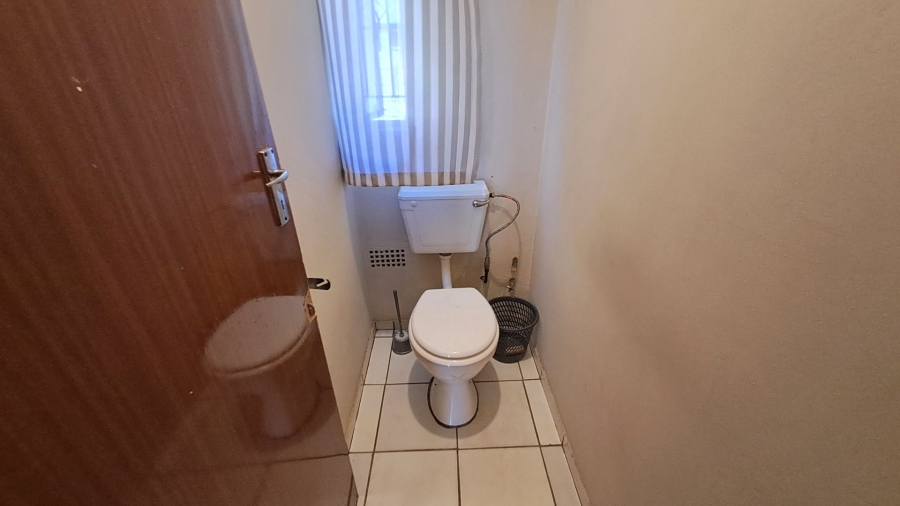 8 Bedroom Property for Sale in Brandwag Free State